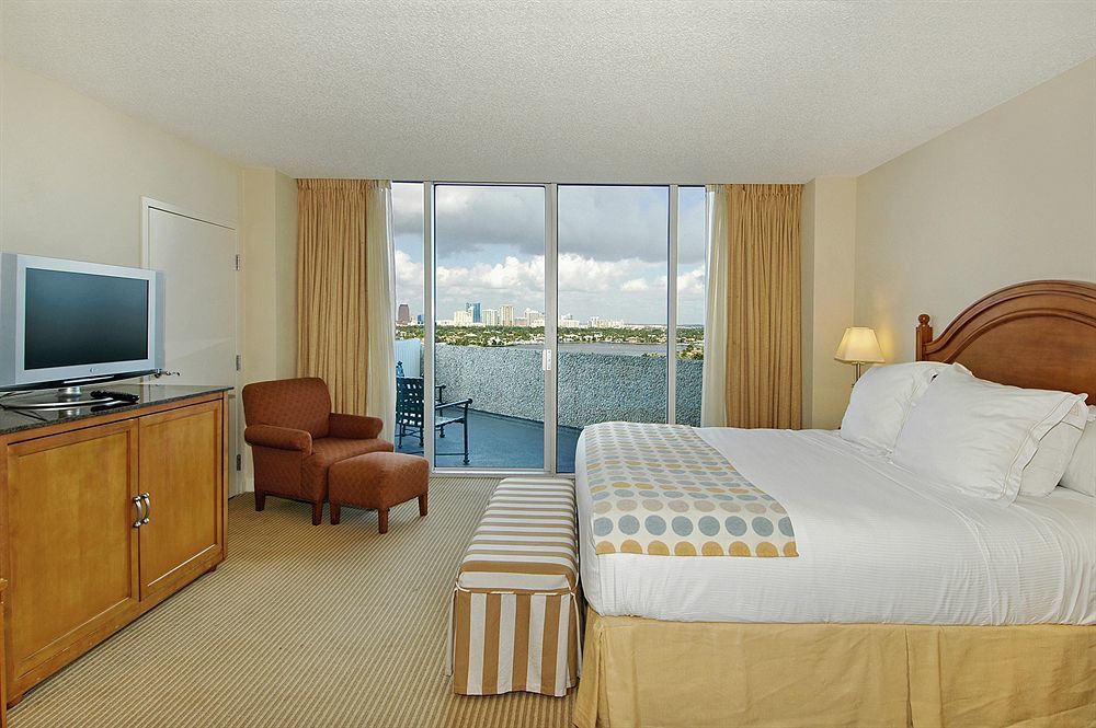 Pier Sixty-Six Hotel Fort Lauderdale Exterior photo A typical guest room at the Hilton San Diego Bayfront