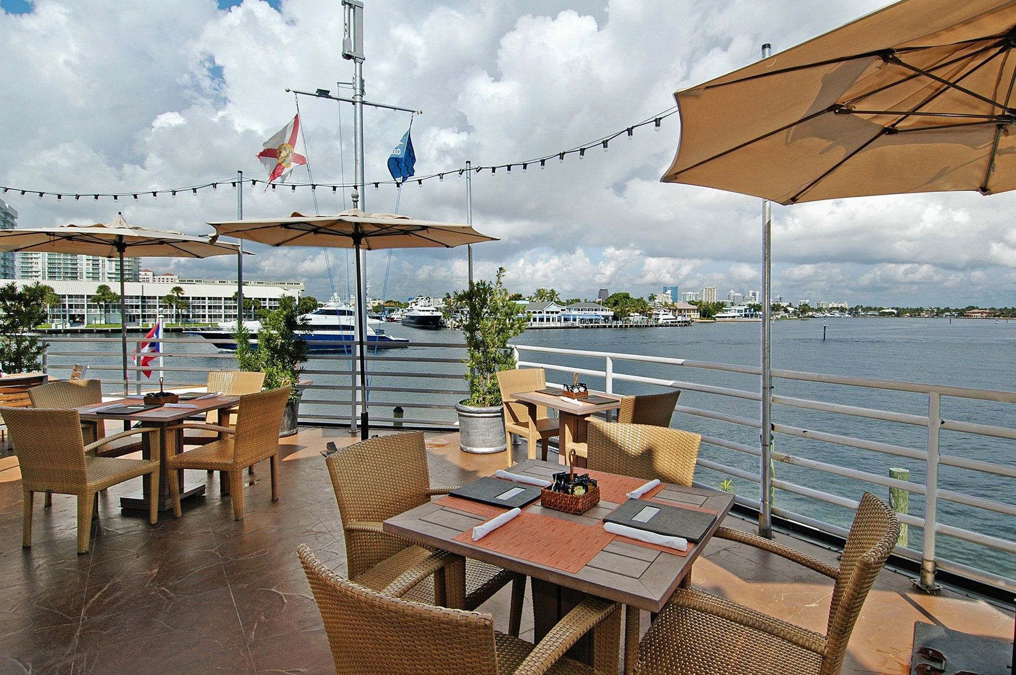 Pier Sixty-Six Hotel Fort Lauderdale Exterior photo The Deck at Island Gardens