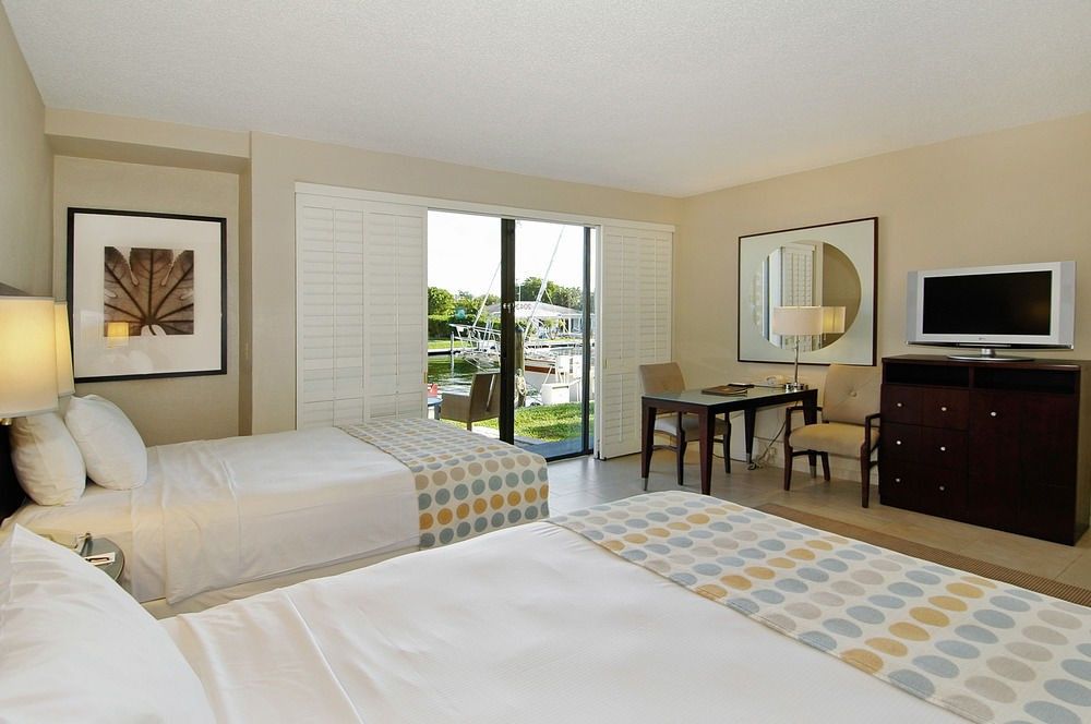 Pier Sixty-Six Hotel Fort Lauderdale Exterior photo A typical room at the Hilton Boca Raton Resort